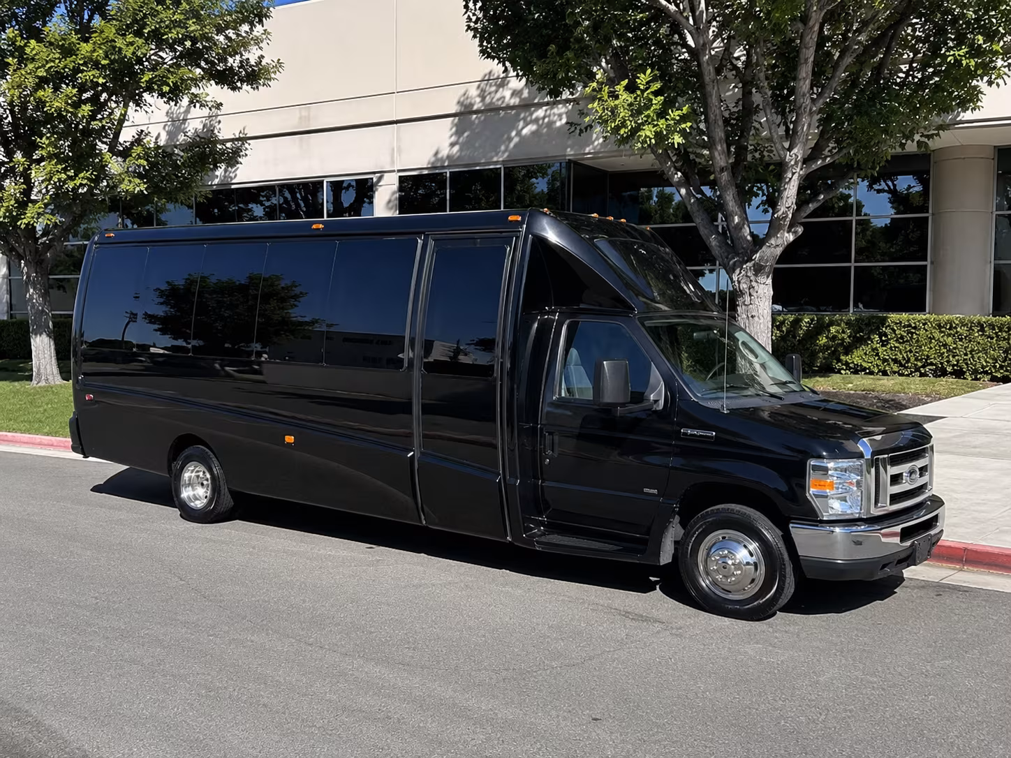 Boise Winery Tour & Pub Crawl Transportation party bus exterior