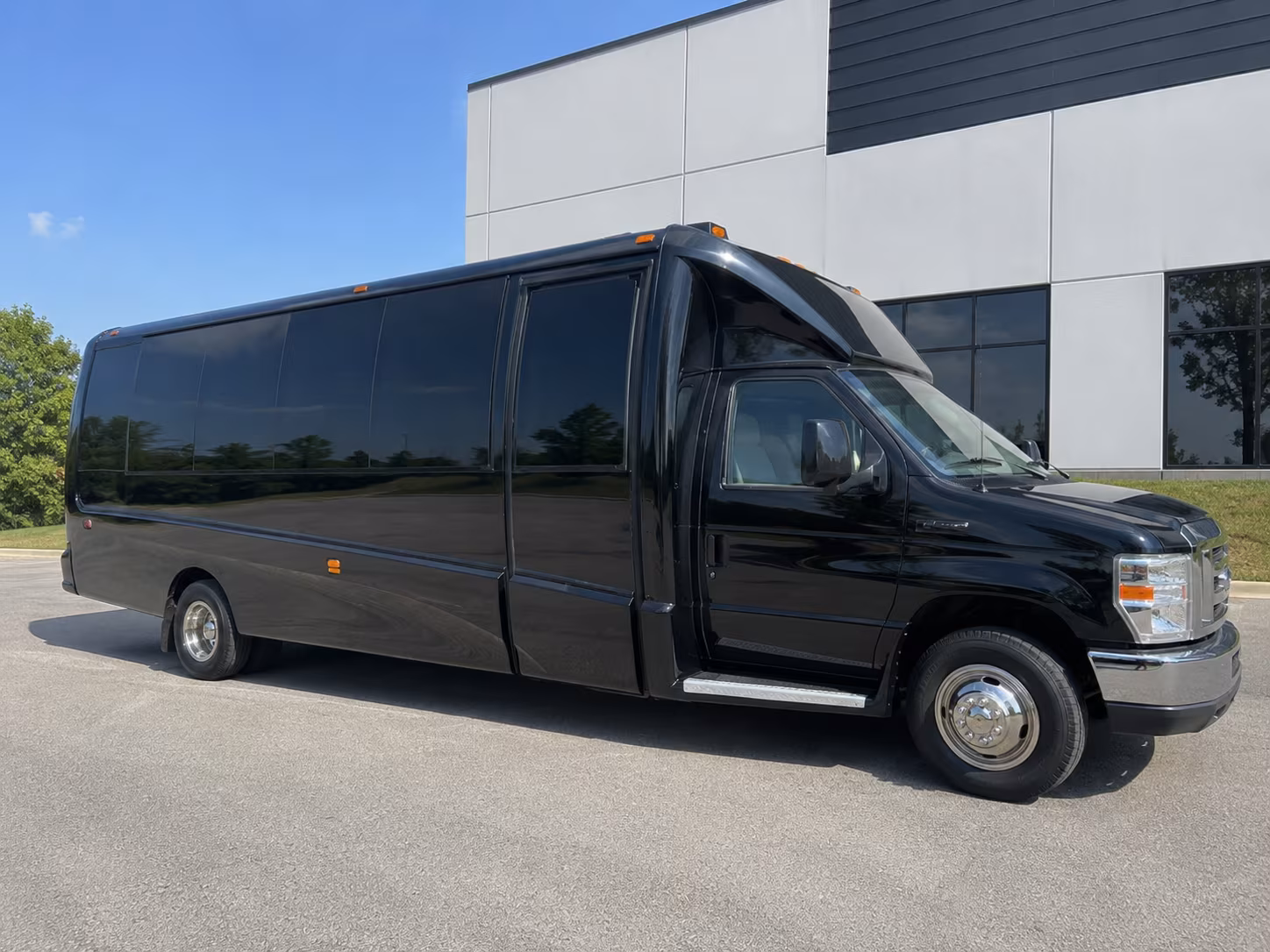 Boise Winery Tour & Pub Crawl Transportation party bus exterior