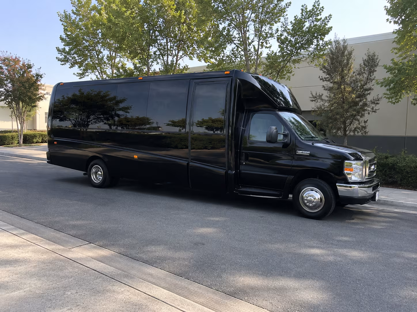 Boise Winery Tour & Pub Crawl Transportation party bus exterior